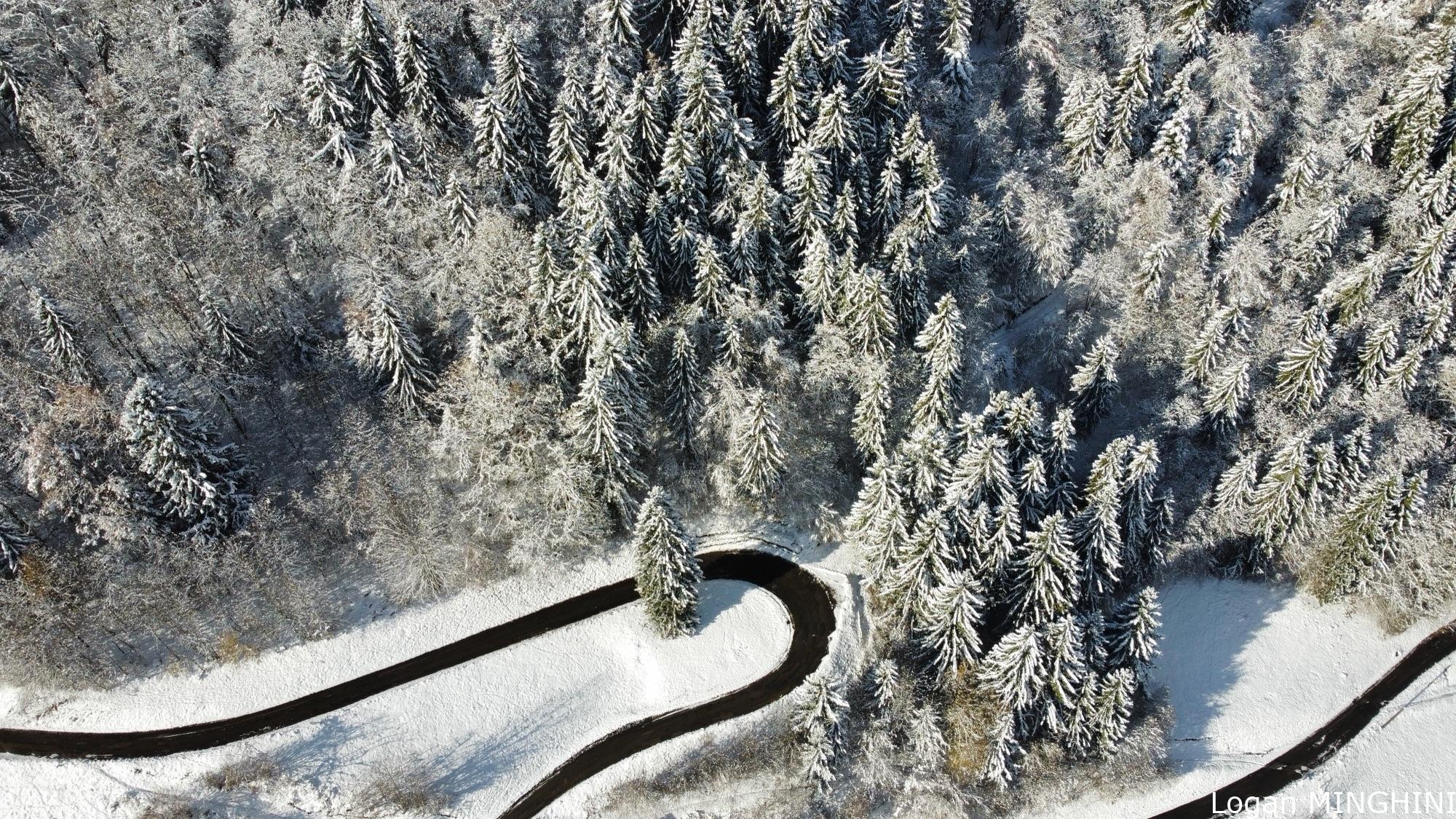 La vallée sous la neige